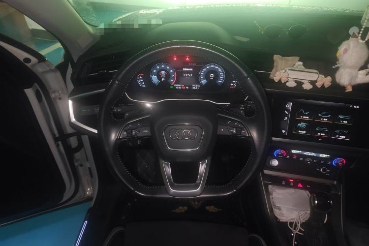 Used Audi Q3 2020 35 TFSI Fashion Dynamic Model Steering Wheel
