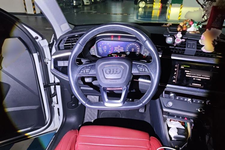 Used Audi Q3 2020 35 TFSI Fashion Dynamic Model Steering Wheel
