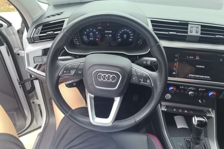 Used Audi Q3 2020 35 TFSI Fashionable and Elegant Model Steering Wheel