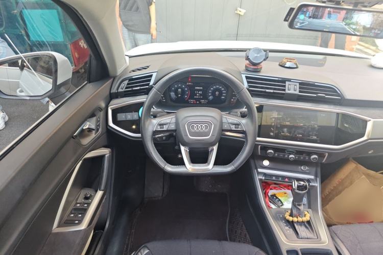 Used Audi Q3 2020 35 TFSI Fashion Dynamic Model Steering Wheel