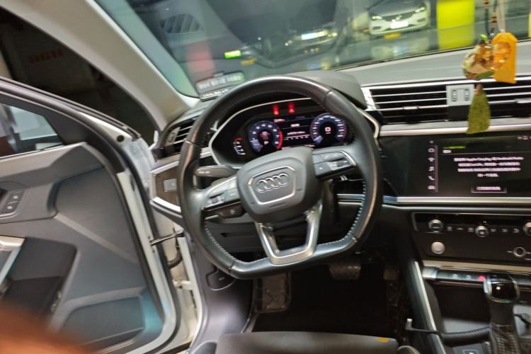 Used Audi Q3 2020 35 TFSI Fashion Dynamic Model Steering Wheel