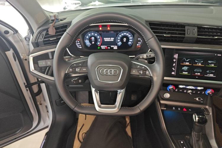Used Audi Q3 2020 40 TFSI Fashion Dynamic Model Steering Wheel
