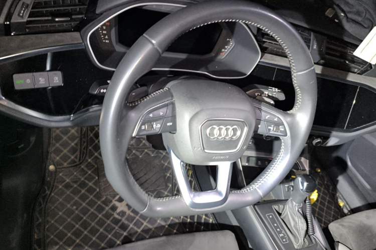 Used Audi Q3 2020 35 TFSI Fashion Dynamic Model Steering Wheel
