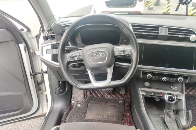Used Audi Q3 2020 35 TFSI Fashion Dynamic Model Steering Wheel