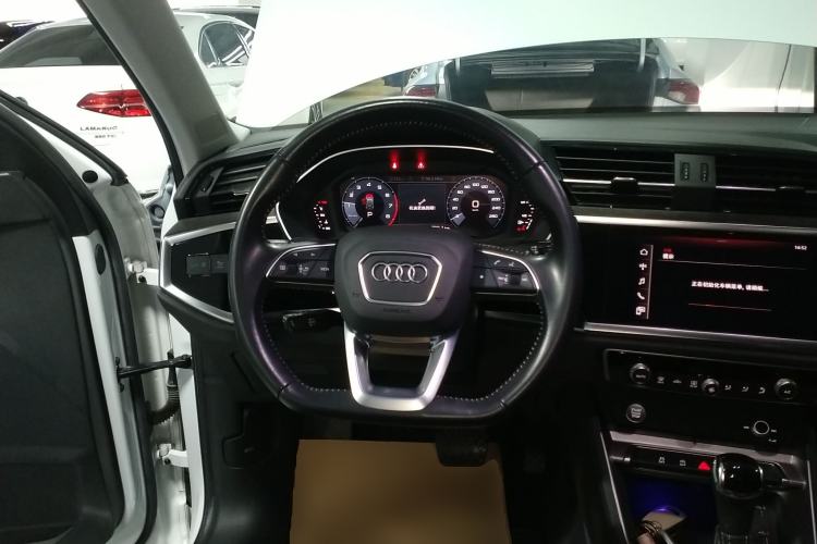 Used Audi Q3 2020 40 TFSI Fashion Dynamic Model Steering Wheel