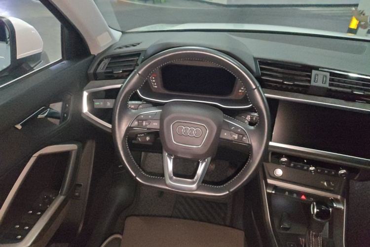 Used Audi Q3 2020 35 TFSI Fashion Dynamic Model Steering Wheel