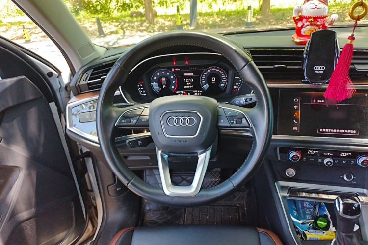 Used Audi Q3 2020 35 TFSI Fashionable and Elegant Model Steering Wheel