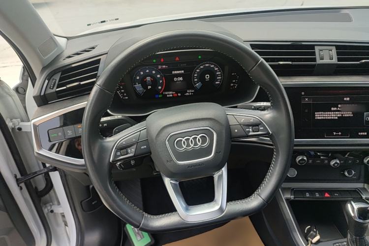 Used Audi Q3 2020 35 TFSI Fashion Dynamic Model Steering Wheel