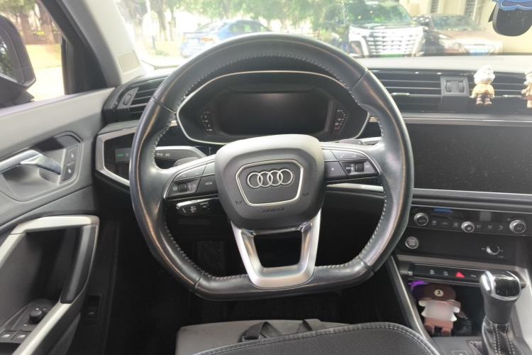 Used Audi Q3 2020 40 TFSI Fashion Dynamic Model Steering Wheel