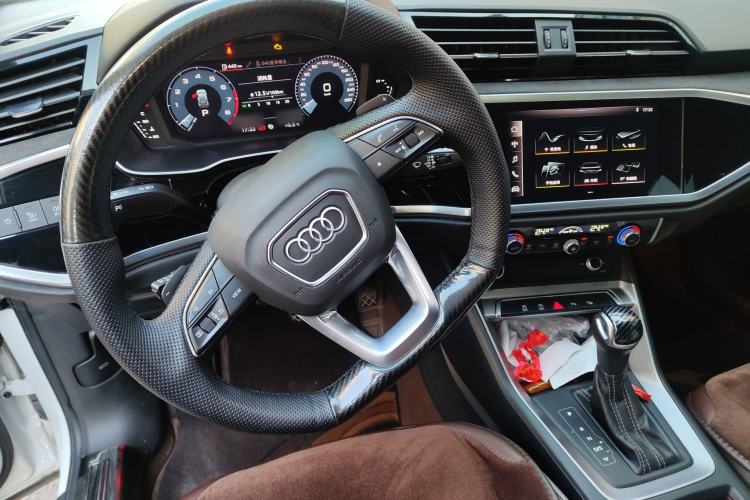 Used Audi Q3 2020 35 TFSI Fashion Dynamic Model Steering Wheel