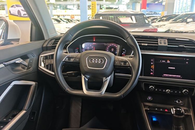Used Audi Q3 2020 40 TFSI Fashion Dynamic Model Steering Wheel