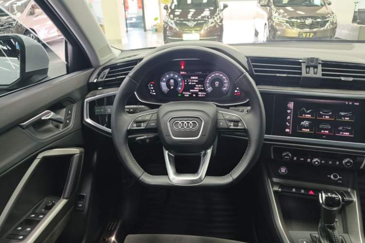 Used Audi Q3 2020 35 TFSI Fashion Dynamic Model Steering Wheel