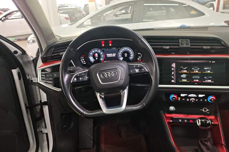 Used Audi Q3 2020 35 TFSI Fashion Dynamic Model Steering Wheel