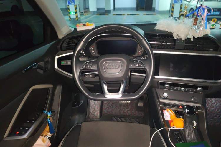 Used Audi Q3 2020 35 TFSI Fashion Dynamic Model Steering Wheel