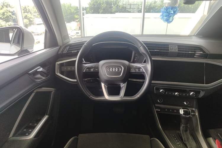 Used Audi Q3 2020 35 TFSI Fashion Dynamic Model Steering Wheel