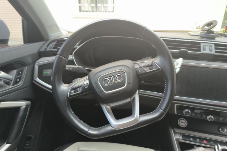 Used Audi Q3 2020 35 TFSI Fashion Dynamic Model Steering Wheel