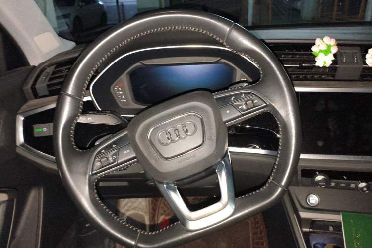 Used Audi Q3 2020 35 TFSI Fashion Dynamic Model Steering Wheel