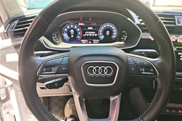 Used Audi Q3 2020 35 TFSI Fashion Dynamic Model Steering Wheel