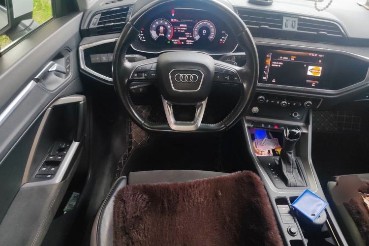 Used Audi Q3 2020 40 TFSI Fashion Dynamic Model Steering Wheel