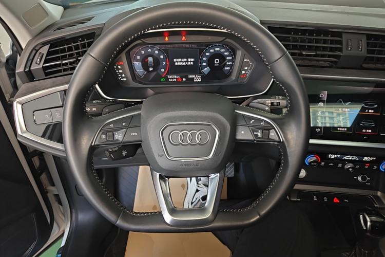 Used Audi Q3 2020 35 TFSI Fashion Dynamic Model Steering Wheel