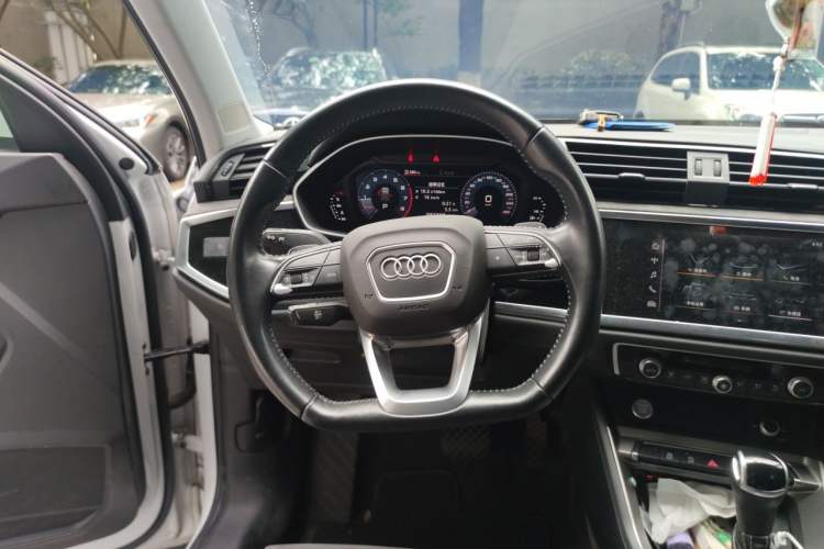 Used Audi Q3 2020 40 TFSI Fashion Dynamic Model Steering Wheel
