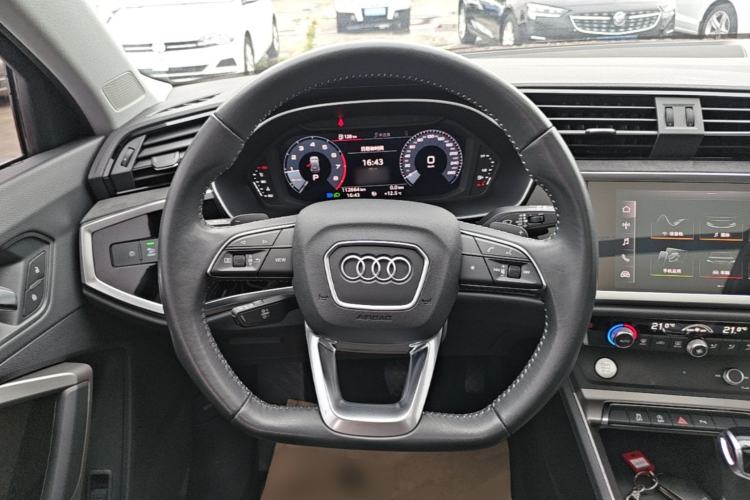Used Audi Q3 2020 40 TFSI Fashion Dynamic Model Steering Wheel