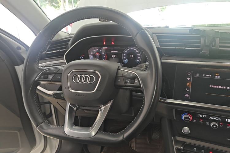 Used Audi Q3 2020 35 TFSI Fashion Dynamic Model Steering Wheel