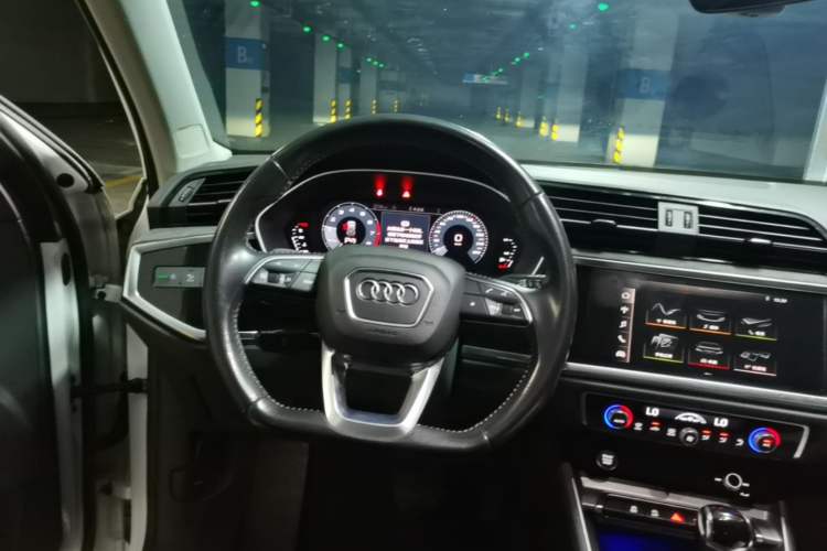 Used Audi Q3 2020 40 TFSI Fashion Dynamic Model Steering Wheel