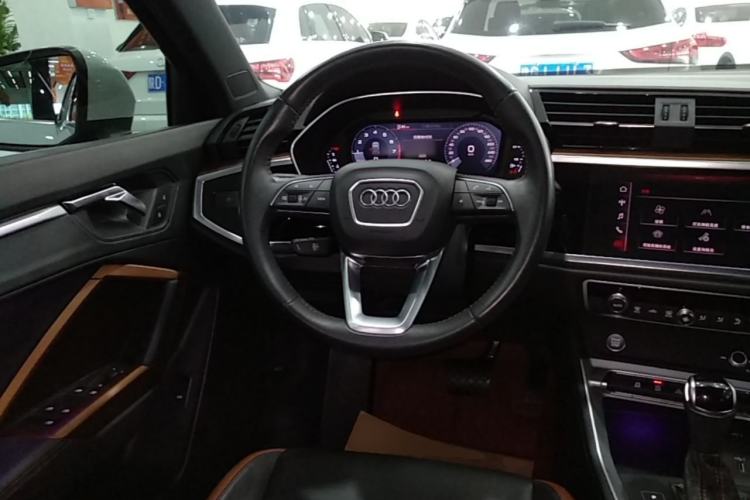 Used Audi Q3 2020 35 TFSI Fashionable and Elegant Model Steering Wheel