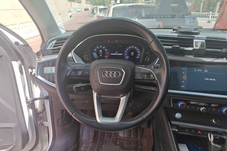 Used Audi Q3 2020 35 TFSI Fashionable and Elegant Model Steering Wheel