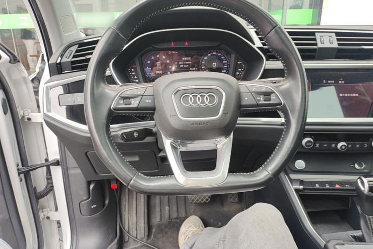 Used Audi Q3 2020 35 TFSI Fashion Dynamic Model Steering Wheel