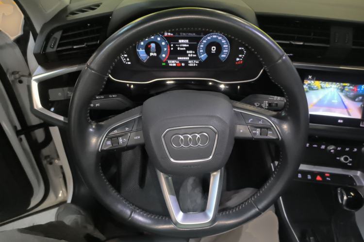 Used Audi Q3 2020 35 TFSI Fashionable and Elegant Model Steering Wheel
