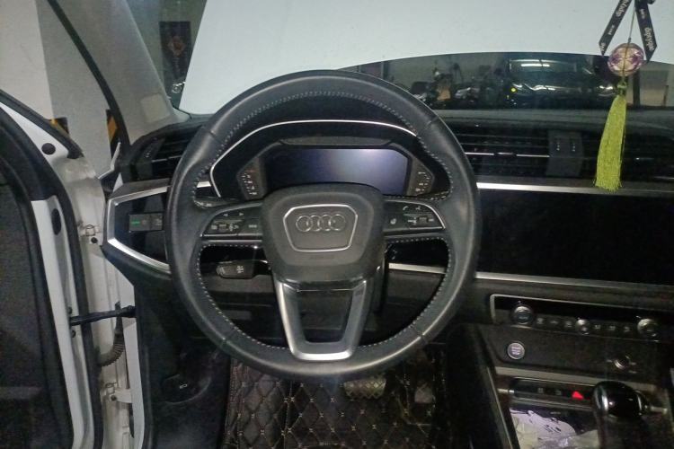 Used Audi Q3 2020 35 TFSI Fashion Dynamic Model Steering Wheel