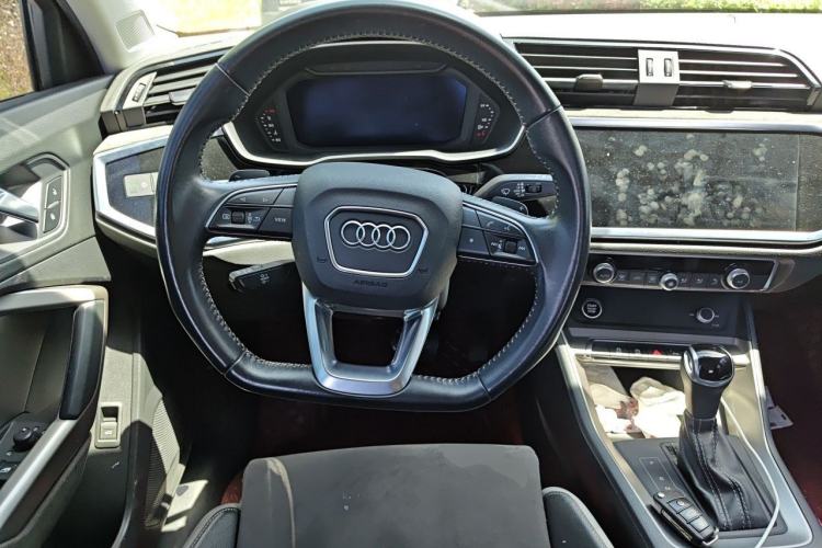 Used Audi Q3 2020 35 TFSI Fashion Dynamic Model Steering Wheel