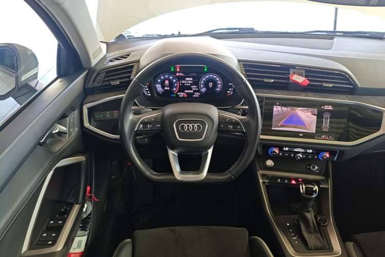 Used Audi Q3 2020 35 TFSI Fashion Dynamic Model Steering Wheel