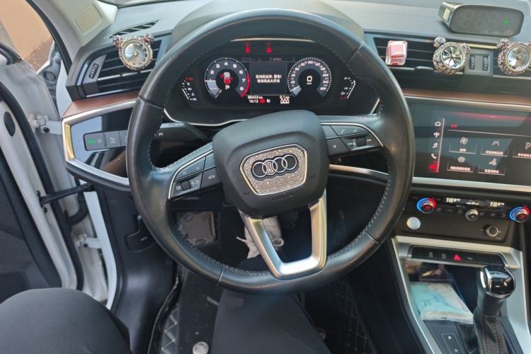 Used Audi Q3 2020 35 TFSI Fashionable and Elegant Model Steering Wheel