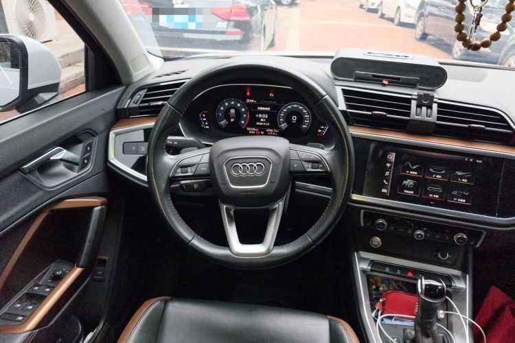 Used Audi Q3 2020 35 TFSI Fashionable and Elegant Model Steering Wheel