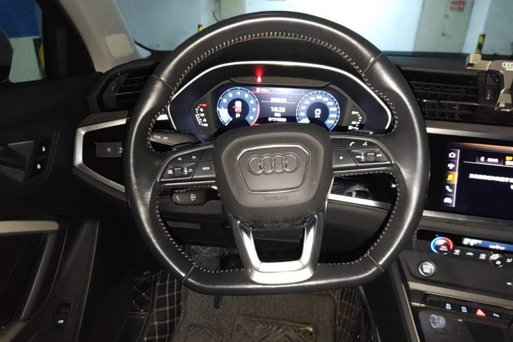 Used Audi Q3 2020 35 TFSI Fashion Dynamic Model Steering Wheel