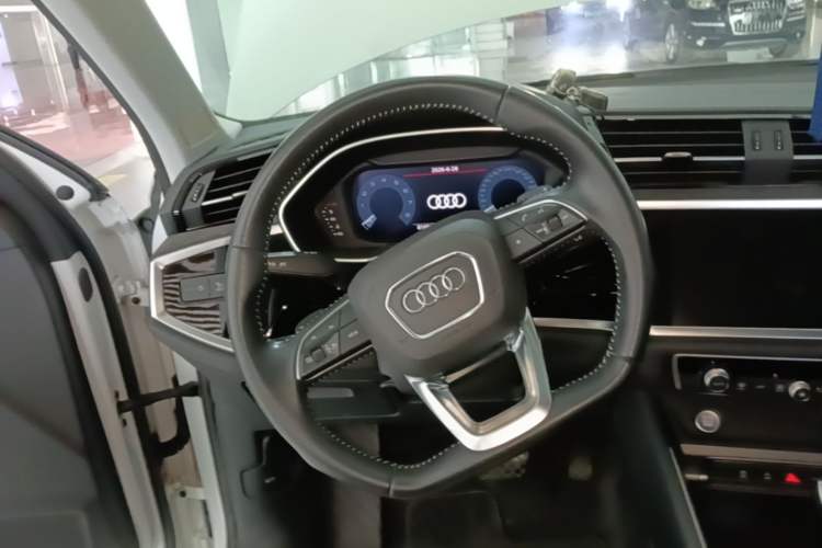 Used Audi Q3 2020 35 TFSI Fashion Dynamic Model Steering Wheel