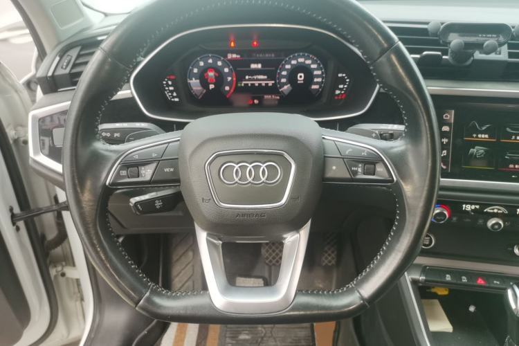 Used Audi Q3 2020 35 TFSI Fashion Dynamic Model Steering Wheel