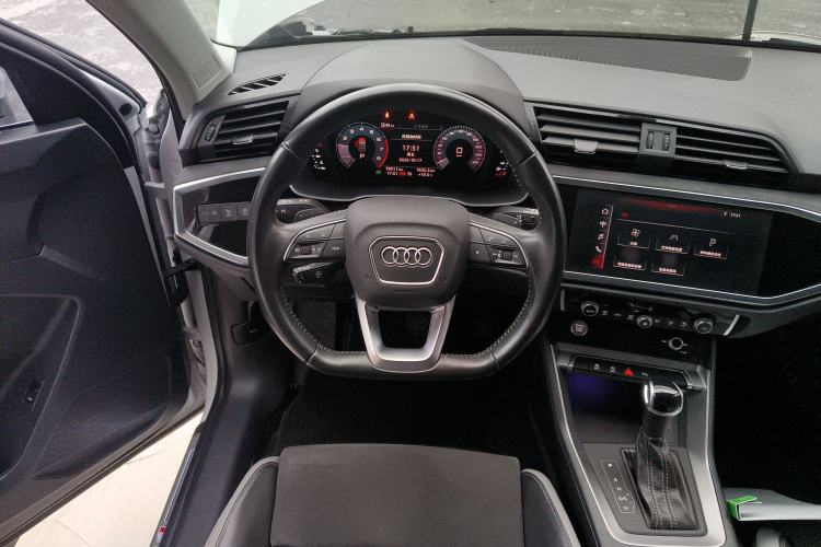 Used Audi Q3 2020 40 TFSI Fashion Dynamic Model Steering Wheel