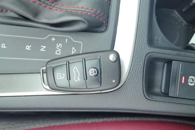 Used Audi Q3 2020 35 TFSI Fashionable and Elegant Model Vehicle Key