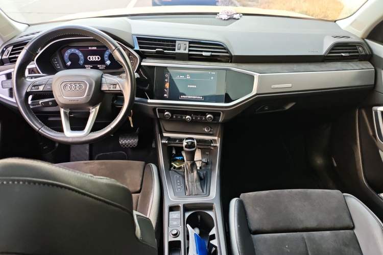Used Audi Q3 2020 35 TFSI Ambition Dynamic Edition Center Console