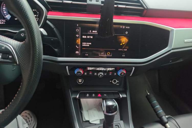 Used Audi Q3 2021 35 TFSI Fashionable and Elegant Model Audio And AC Panel
