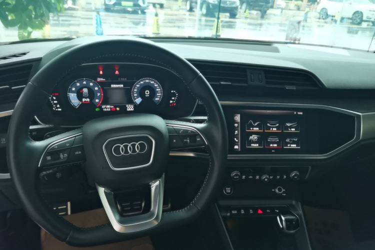 Used Audi Q3 2021 40 TFSI Fashion Dynamic Model Center Console