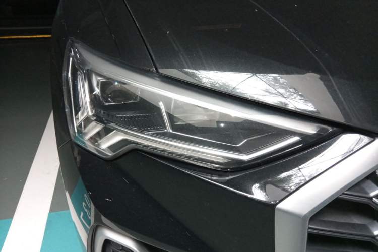 Used Audi Q3 2021 35 TFSI Fashion Dynamic Model Right Front Headlight