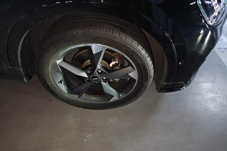 Used Audi Q3 2021 35 TFSI Fashion Dynamic Model Right Front Wheel Hub