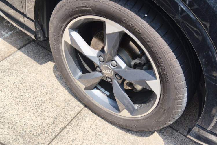 Used Audi Q3 2021 35 TFSI Fashion Dynamic Model Right Front Wheel Hub