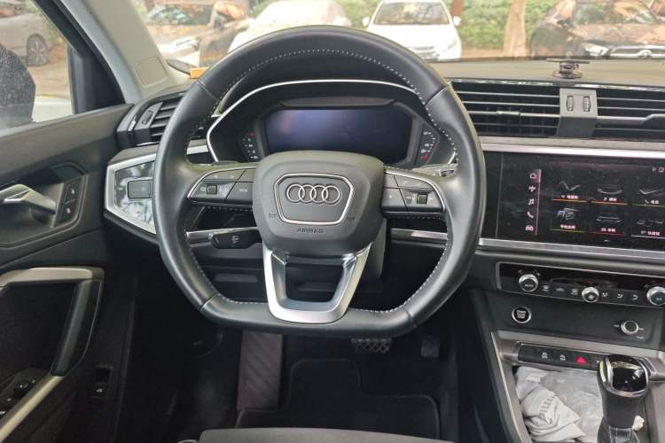 Used Audi Q3 2021 35 TFSI Fashion Dynamic Model Steering Wheel