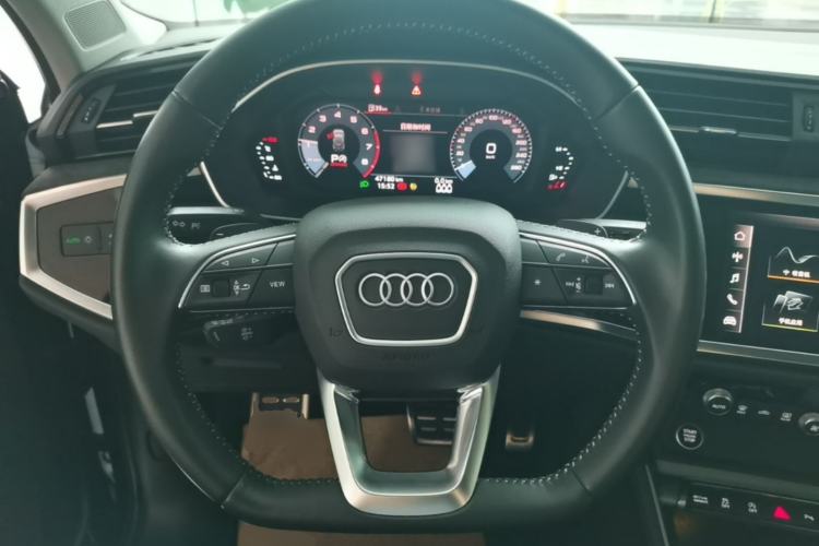Used Audi Q3 2021 40 TFSI Fashion Dynamic Model Steering Wheel